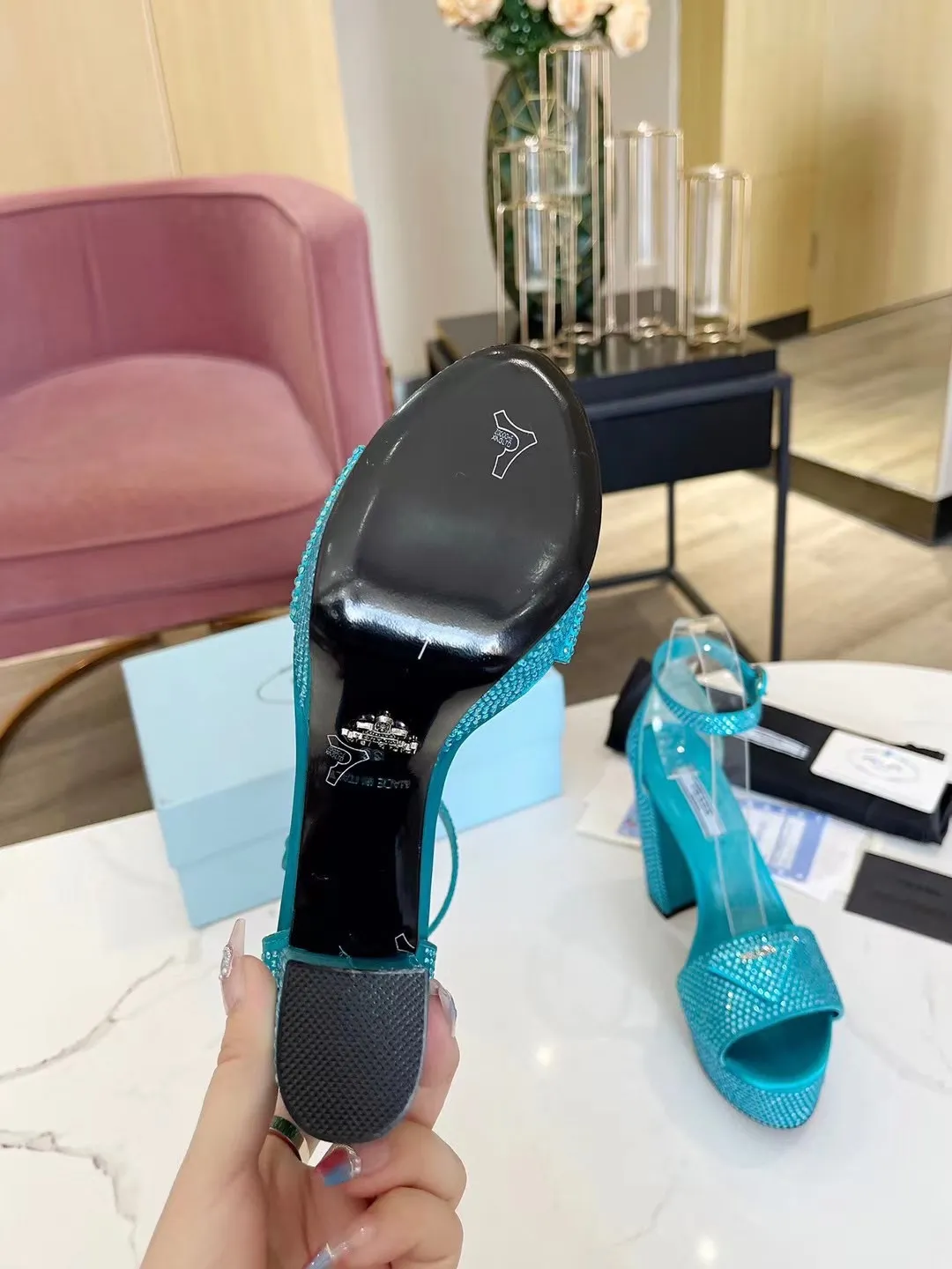 👟👟Ex-factory price 600👟👟 (imitation leather bottom-20) 👉New arrival👈Remove the original board and make a 1:1 replica‼ ️The highest version ✅ Prada's early spring catwalk hot style 😘The latest spring model Thick heel water platform rhinestone series (genuine leather outsole) (simulated leather sole) A must-have for goddesses The upper and the feet are super beautiful 👉The upper is made of imported open-edge beaded cowhide, soft and textured, lining + foot pads, imported sheepskin, breathable and comfortable, private model water platform, heel platform 3.5M, heel height 11.5M Code number 35M-39M (34 40 414243 (custom-made, non-refundable and non-exchangeable)